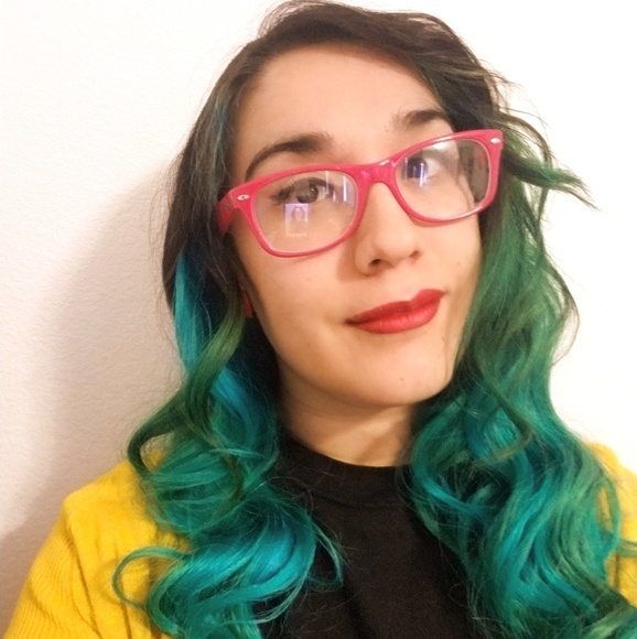 Meet your Posher, Emilee - Picture 2 of 4